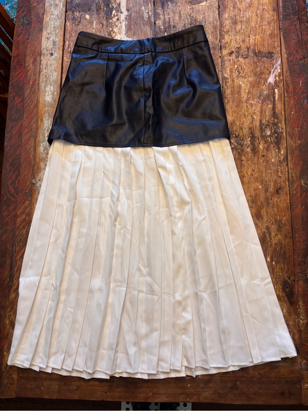 Commense Black Faux Leather and white pleated maxi skirt. Medium